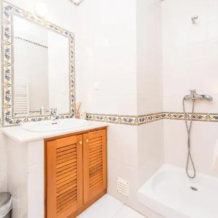 Villa Elegant In With Pool Azeitão